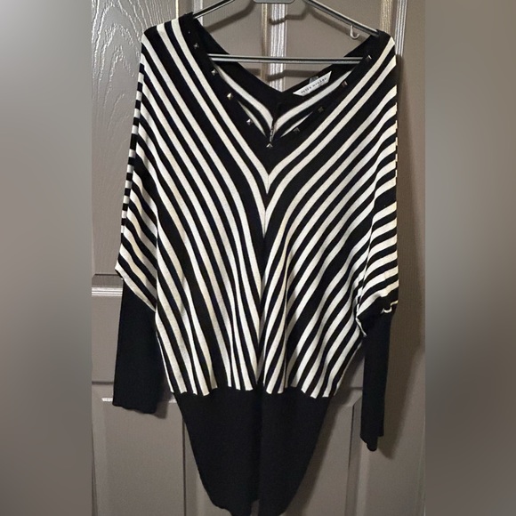 EUC Peter Nygard Sweater - Picture 1 of 3